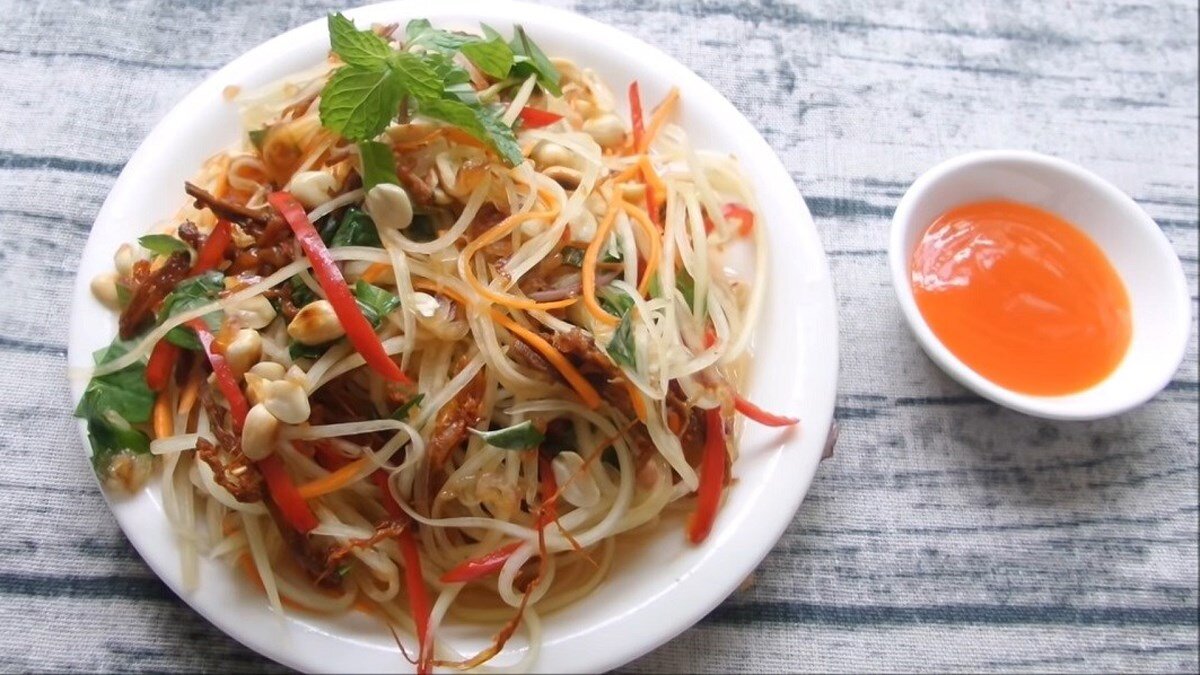 Photograph the vibrant allure of Hoan Kiem Ward’s cuisine